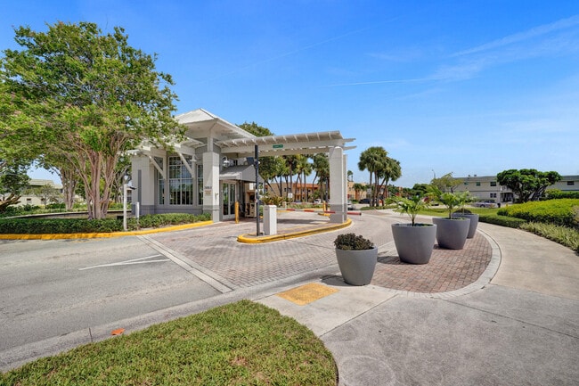 Building Photo - 141 Valencia Blvd