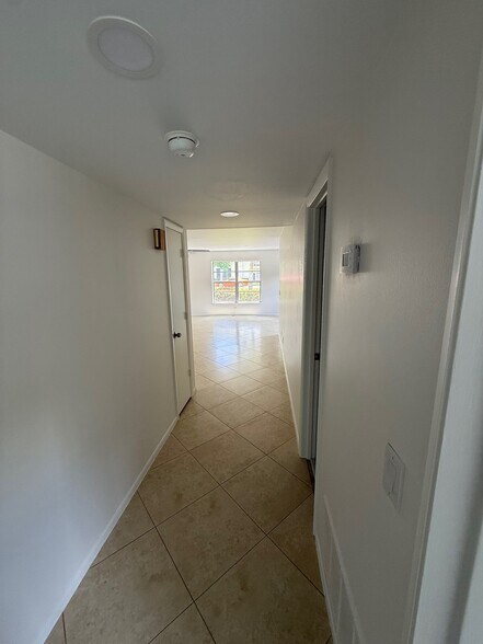 Building Photo - 2 Lake Vista Trl