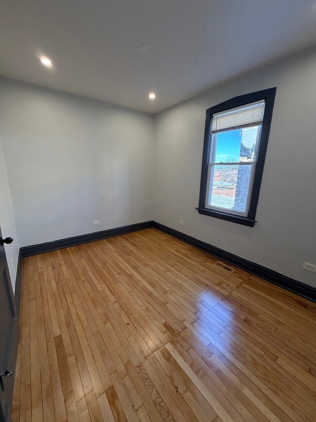 Building Photo - 1812 S 58th Ct