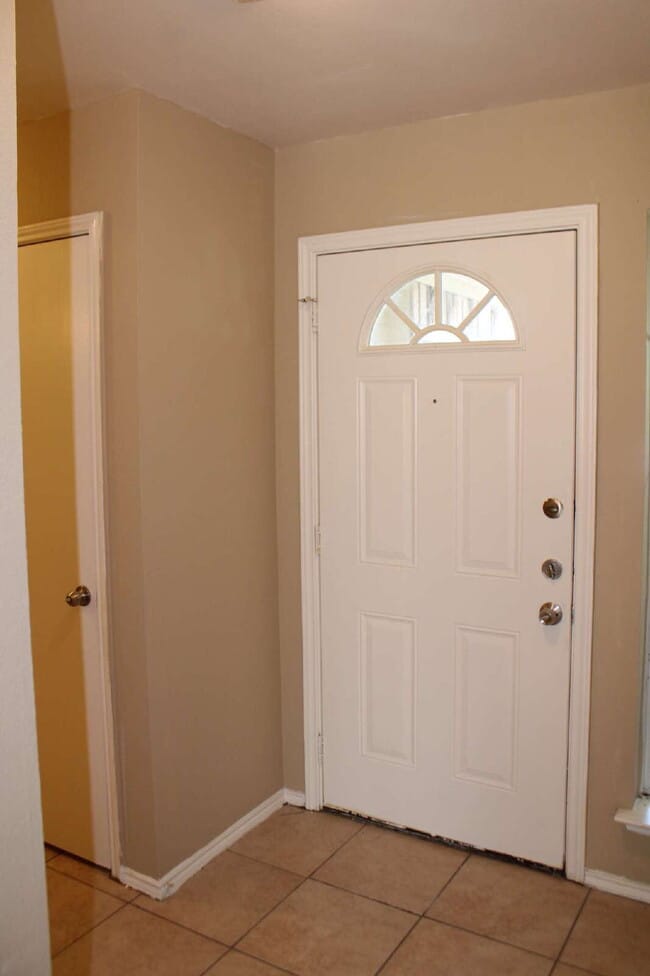 Building Photo - 2136 Coelum Ct