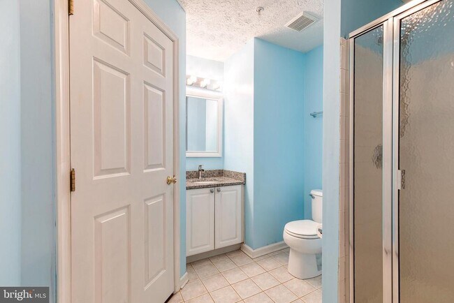 Building Photo - 2440 Blue Spring Ct