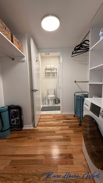 Walk-In/Walk-Through Closet w/ Washer/Dryer - 515 Basswood Ave