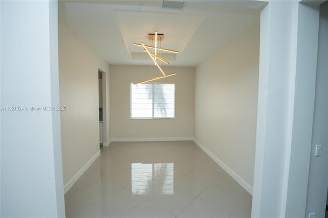 Building Photo - 10660 S Lago Vista Cir