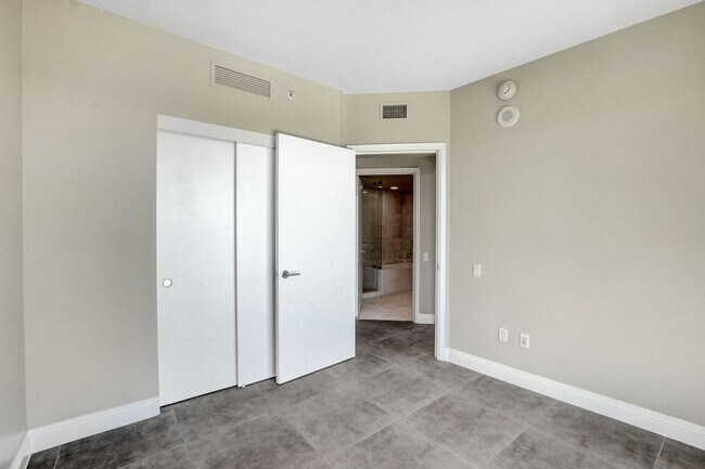 Building Photo - Turnberry Towers 4305W-Strip/City Views from this Stunning 3Bd/2.5Ba Residence