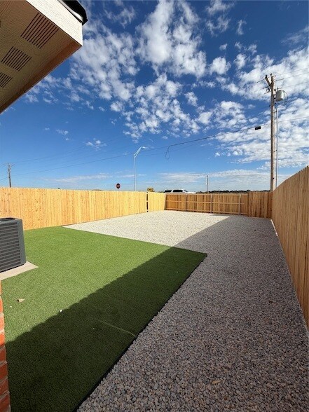 Building Photo - 3034 Glennster St