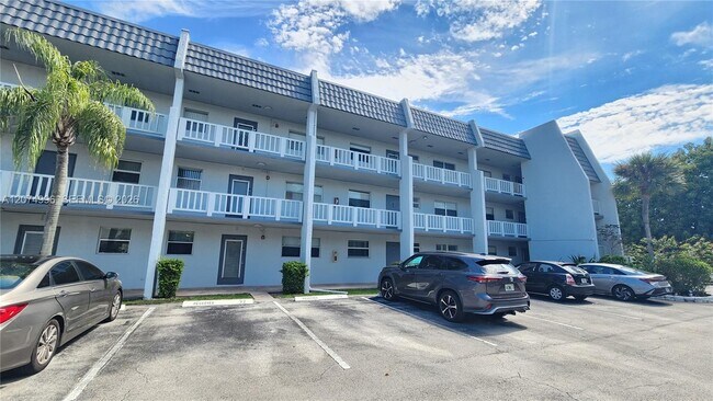 Building Photo - 6550 Royal Palm Blvd