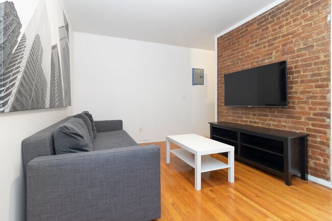 Building Photo - 309-311-311 E 95th St