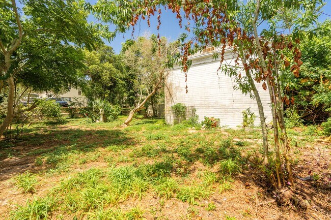 Building Photo - Charming 3 Bedroom, 2 Bathroom Two-Story H...