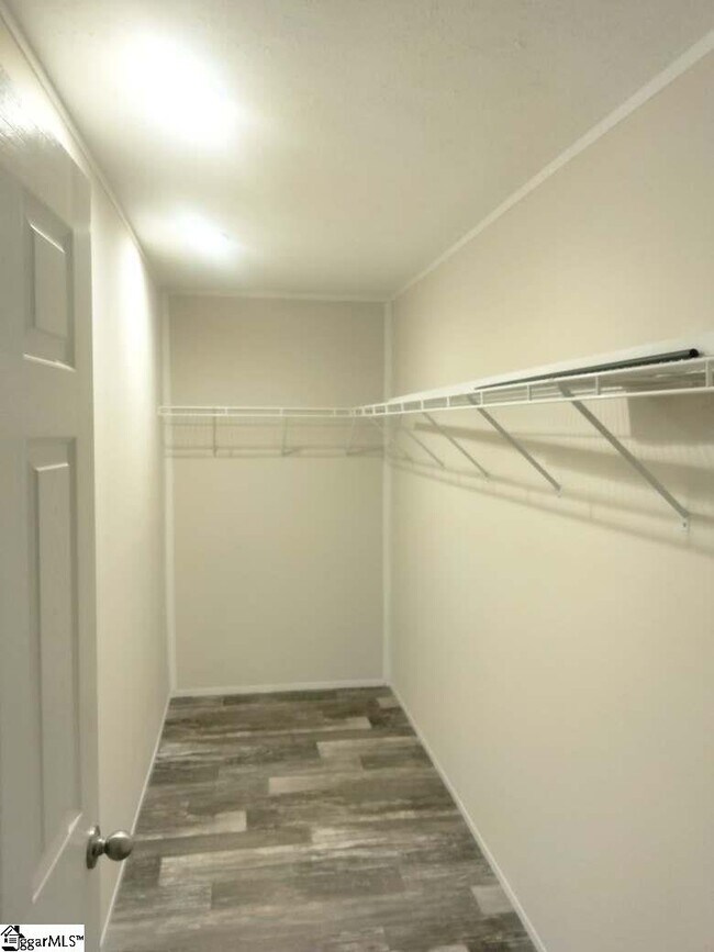 Building Photo - 5 Charles St