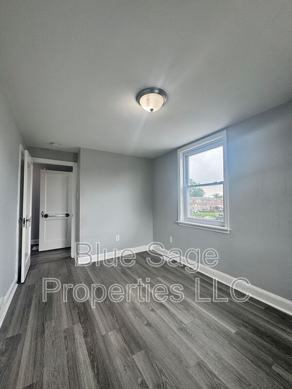 Building Photo - 398 Westmont Dr