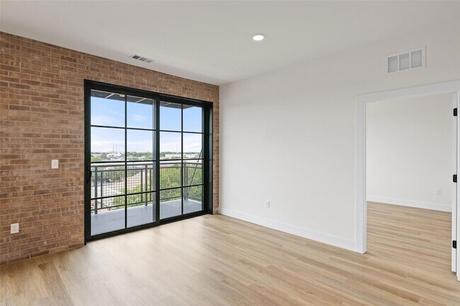 Building Photo - 4315 S Congress Ave