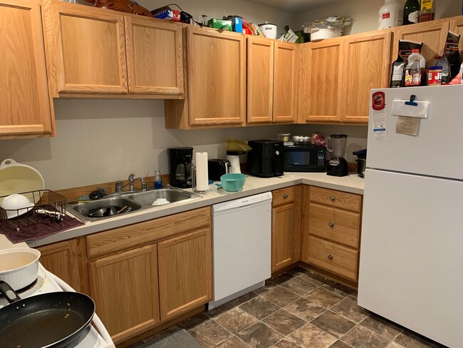 Building Photo - PRELEASING for Early September 2025! 6 bed...