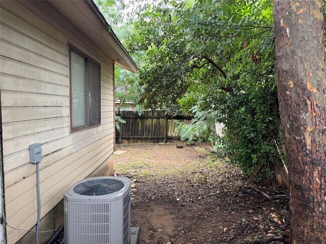 Building Photo - 401 Cypress Ln