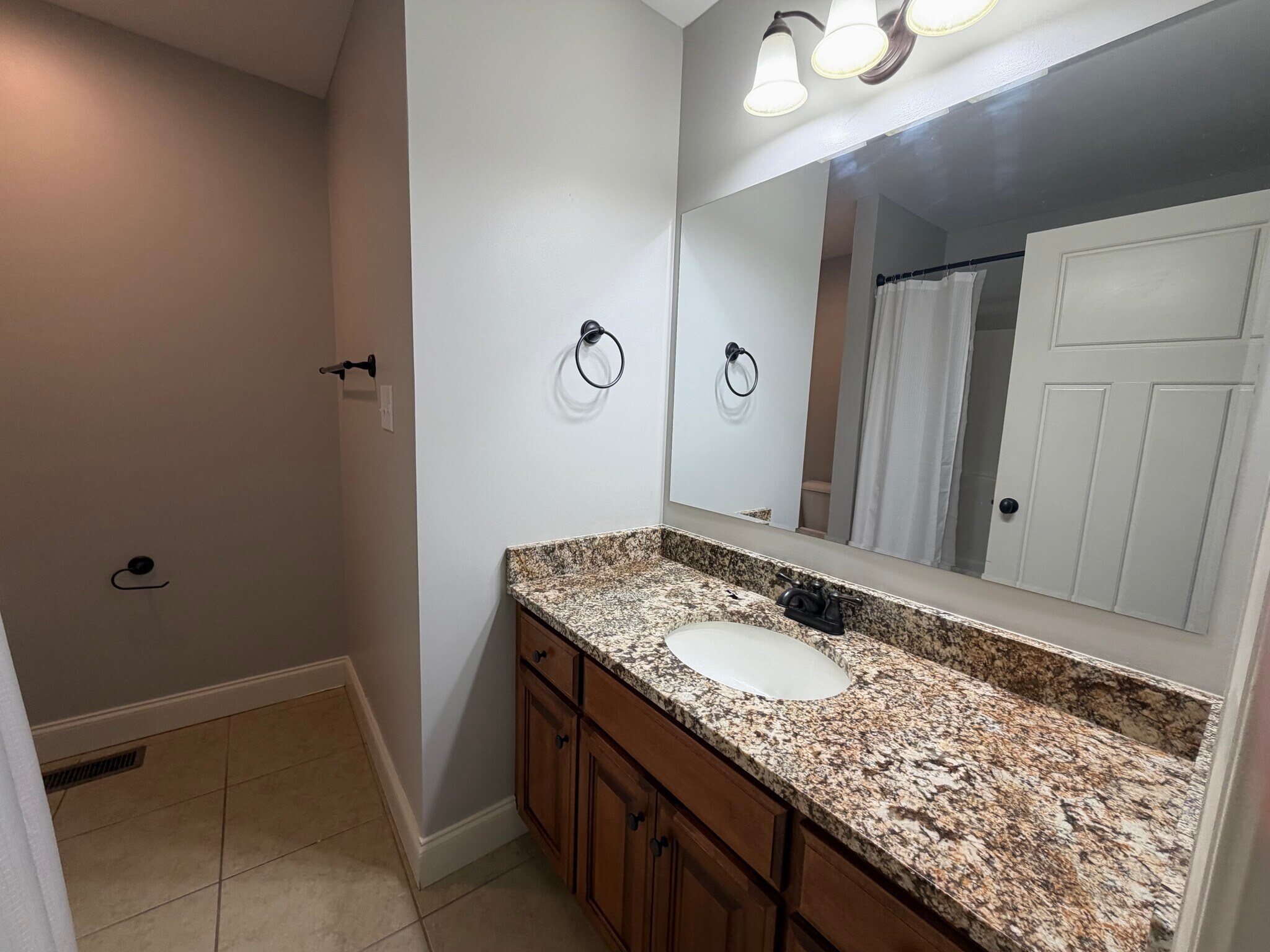 Building Photo - 1725 Stone Castle Dr NE