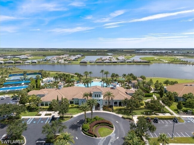 Building Photo - 6140 Victory Dr