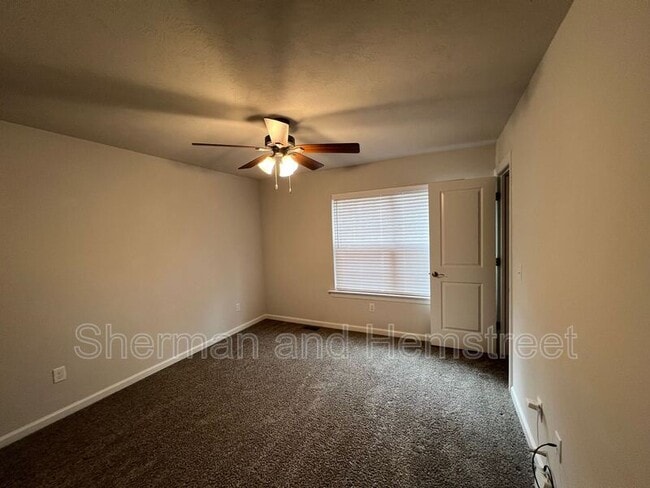 Building Photo - 7066 Hummingbird Dr