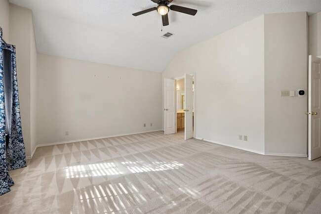 Building Photo - 2414 Mockingbird Dr