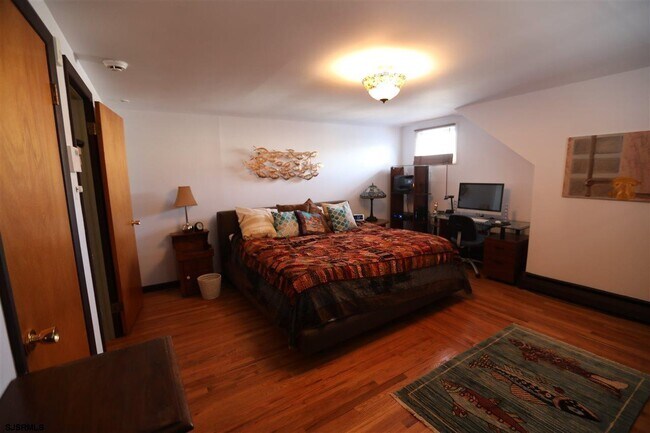 Building Photo - 14 S Swarthmore Ave