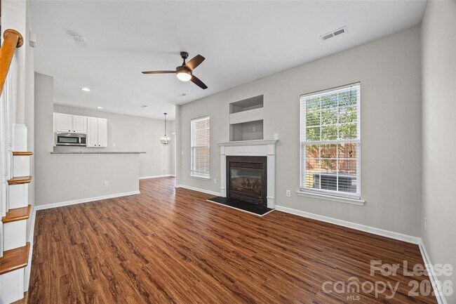 Building Photo - 2330 Mirage Pl