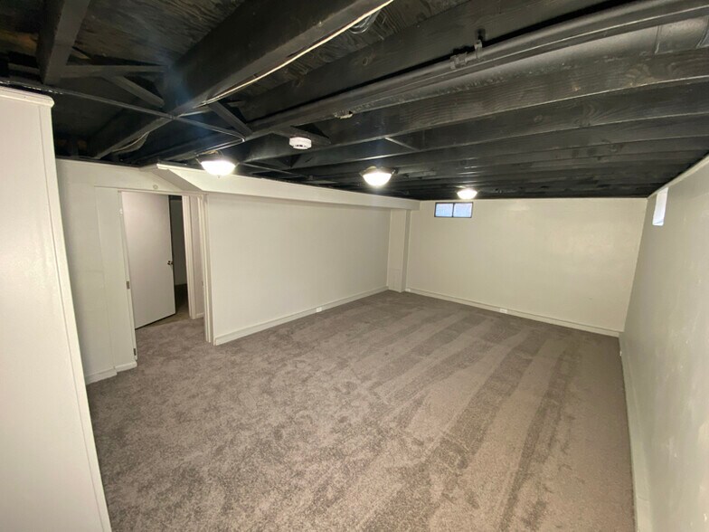 Building Photo - 6210 Franklin Ave