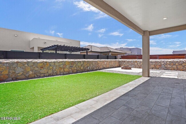 Building Photo - 12344 Desert Hawk Ave