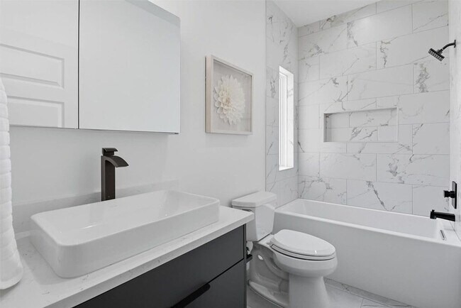 Building Photo - 2909 El Fenice Ln