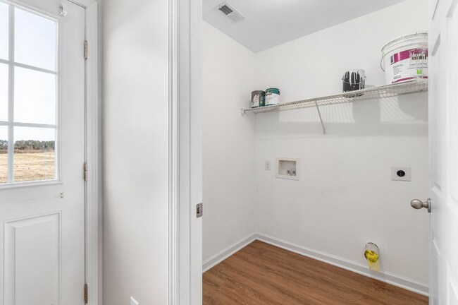 Building Photo - 131 Cherry Grove Dr