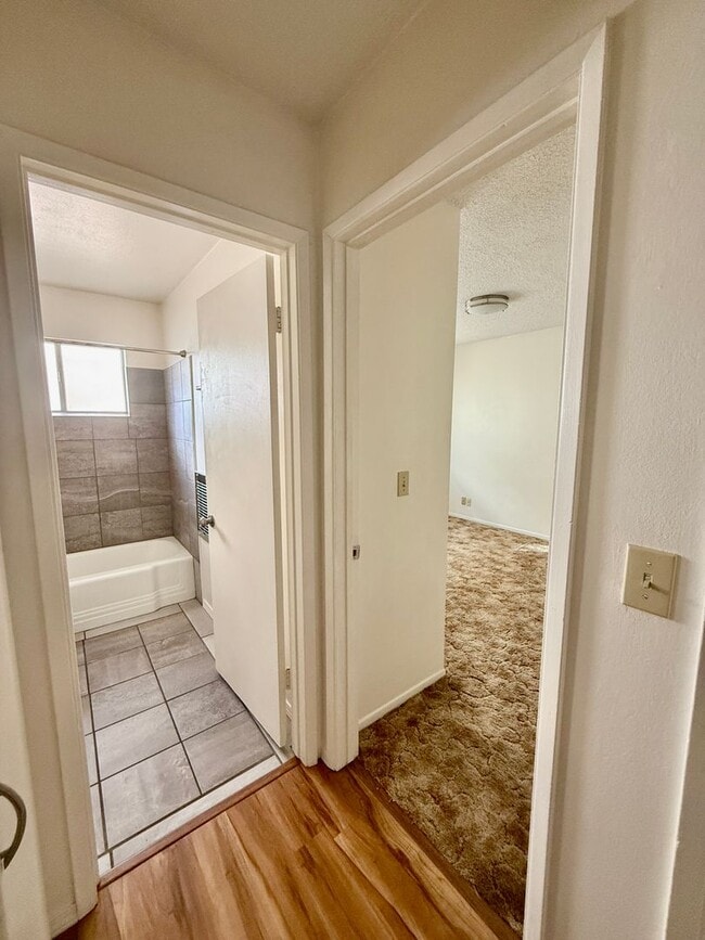 Building Photo - 287 E Elm St