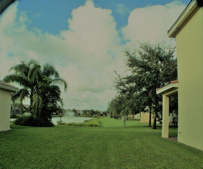 Building Photo - 8887 Chestnut Ridge Way