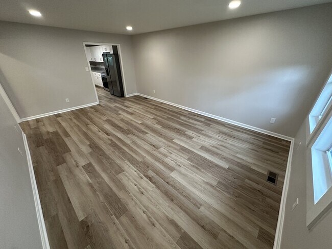 Building Photo - 116 N Tarver Ave