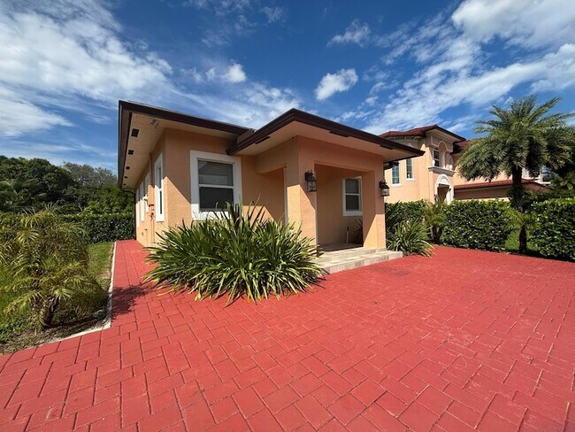 Building Photo - 4649 Lillian Ave