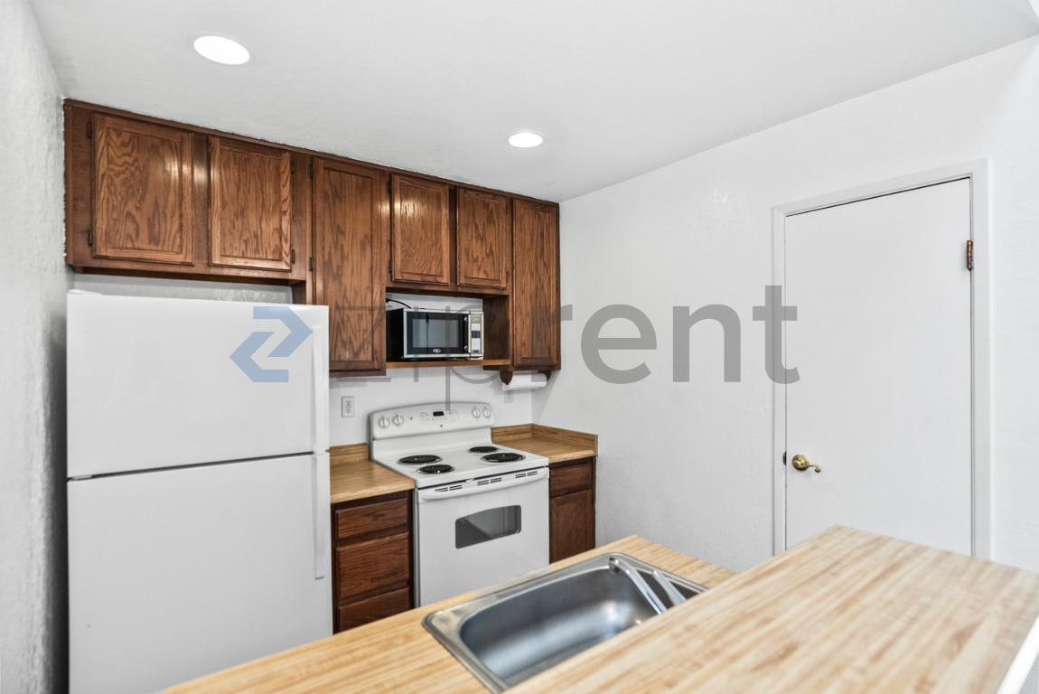 Building Photo - 1544 Bailey Rd