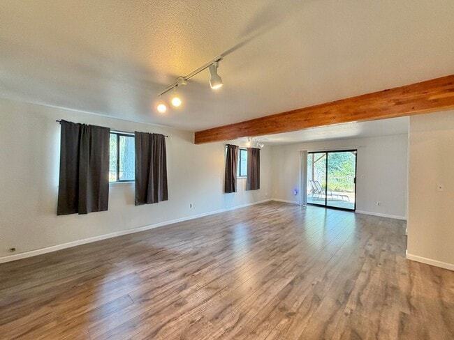 Building Photo - 13327 NW Coho Run
