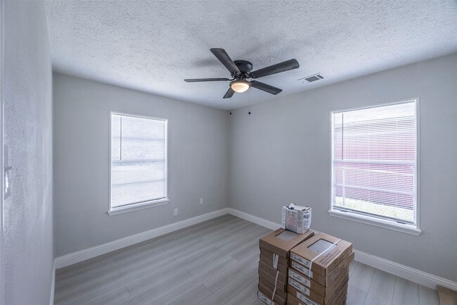 Building Photo - 5007 Northridge Dr