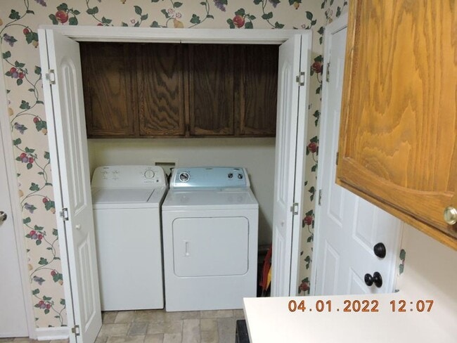 Building Photo - Great Condo Close to Southgates of  LSU
