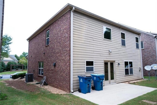 Building Photo - 2412 Harpers Way