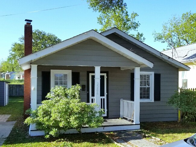 Building Photo - Lovely 3BR 2BA home in Carolina Heights