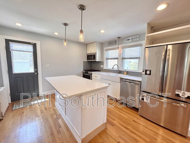 Building Photo - 27 3rd Ave