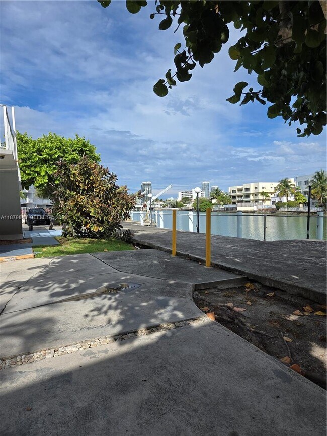 Building Photo - 130 S Shore Dr