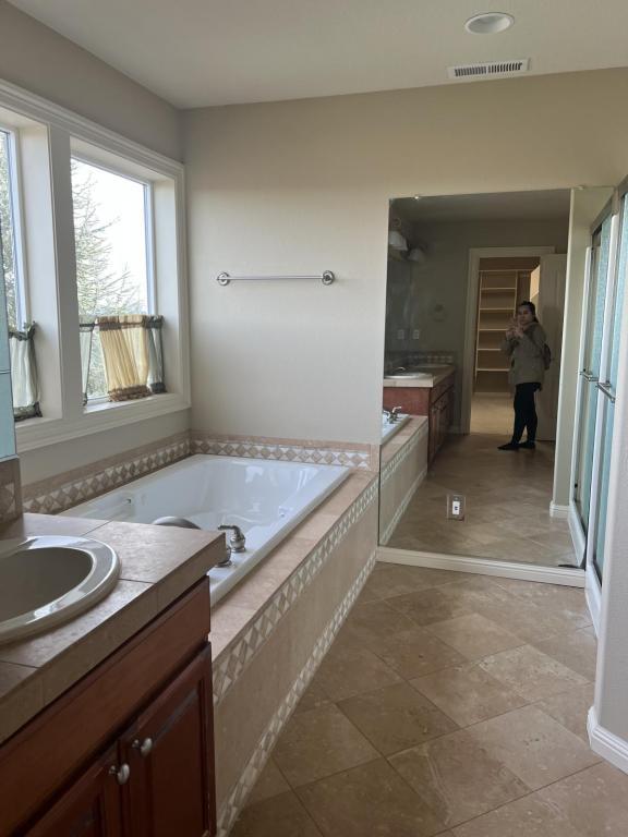 Building Photo - 15715 SE Bybee Dr