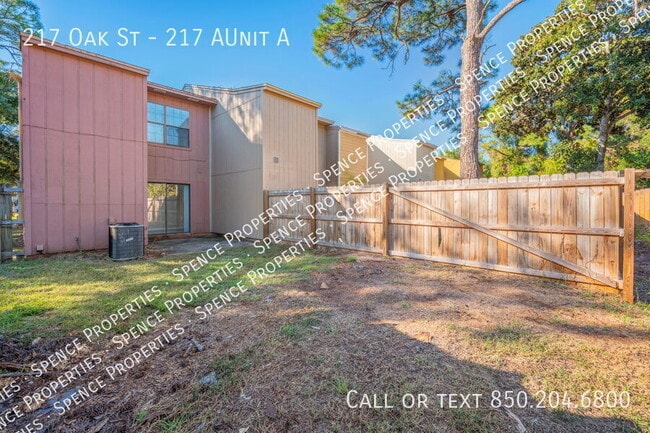 Building Photo - 217 Oak St SE