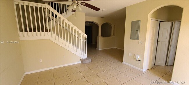 Building Photo - 1475 SE 24th Ct