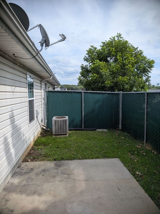 Building Photo - 407 Flowing Creek Dr