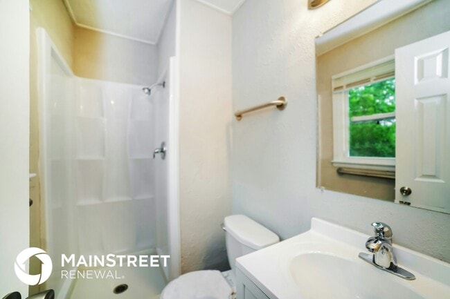 Building Photo - 409 N E Sharon St