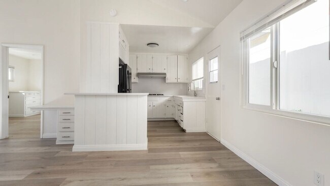 Building Photo - Chi110