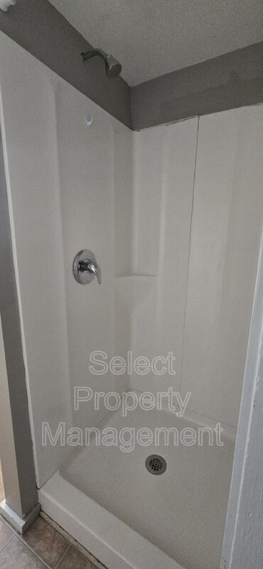 Building Photo - 926 Columbia Ave