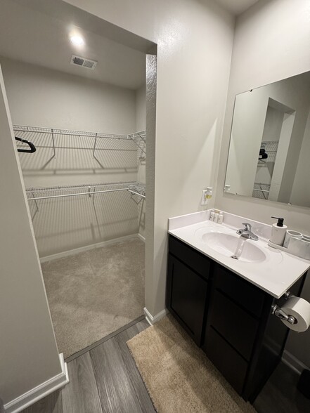 Master bathroom - 66 Clara Ct