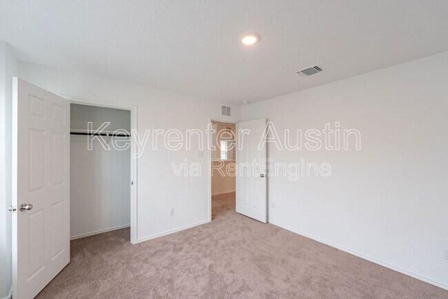Building Photo - 1520 Holly Lk Dr
