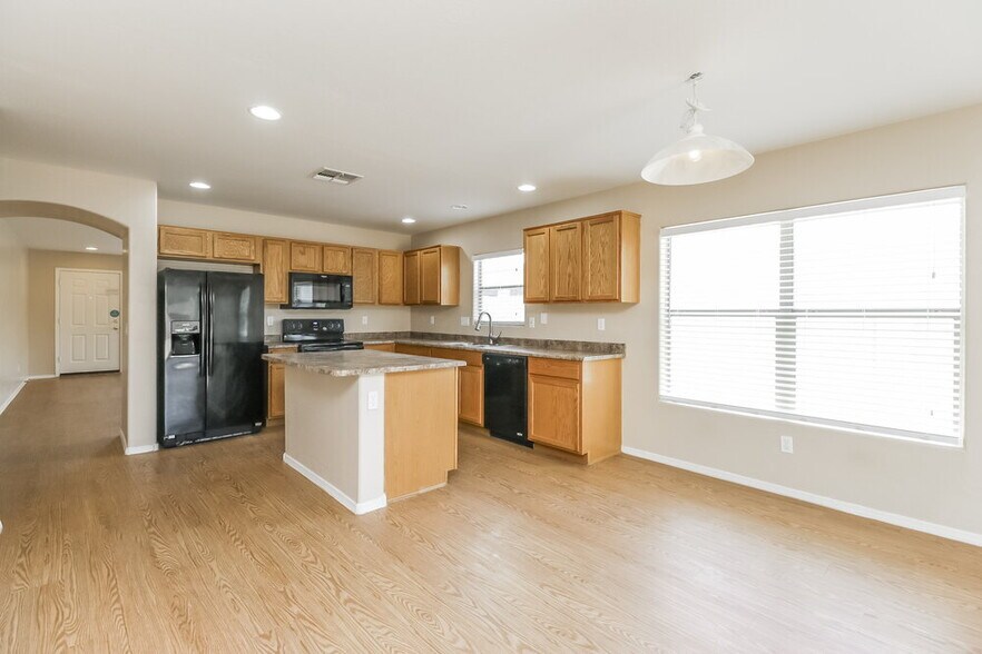 Building Photo - 33446 N Madison Way Dr