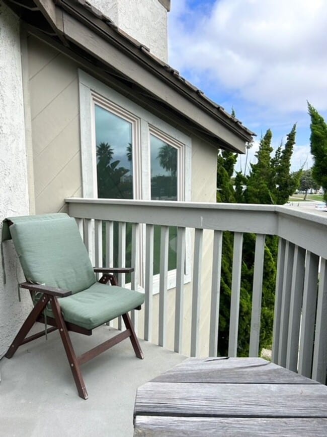 Building Photo - 3674S - Hollywood Beach Hideaway